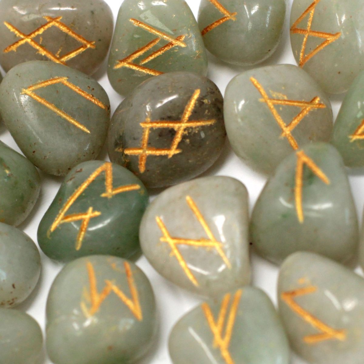Rune Stone Set in Pouch – Green Aventurine