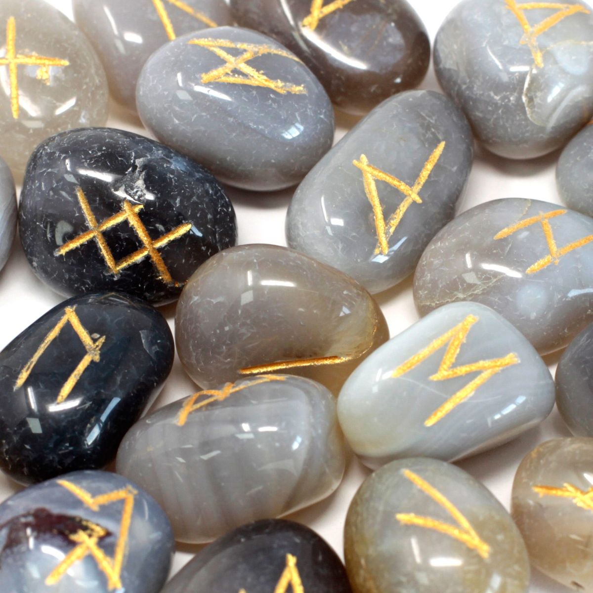 Rune Stone Set in Pouch – Grey Agate