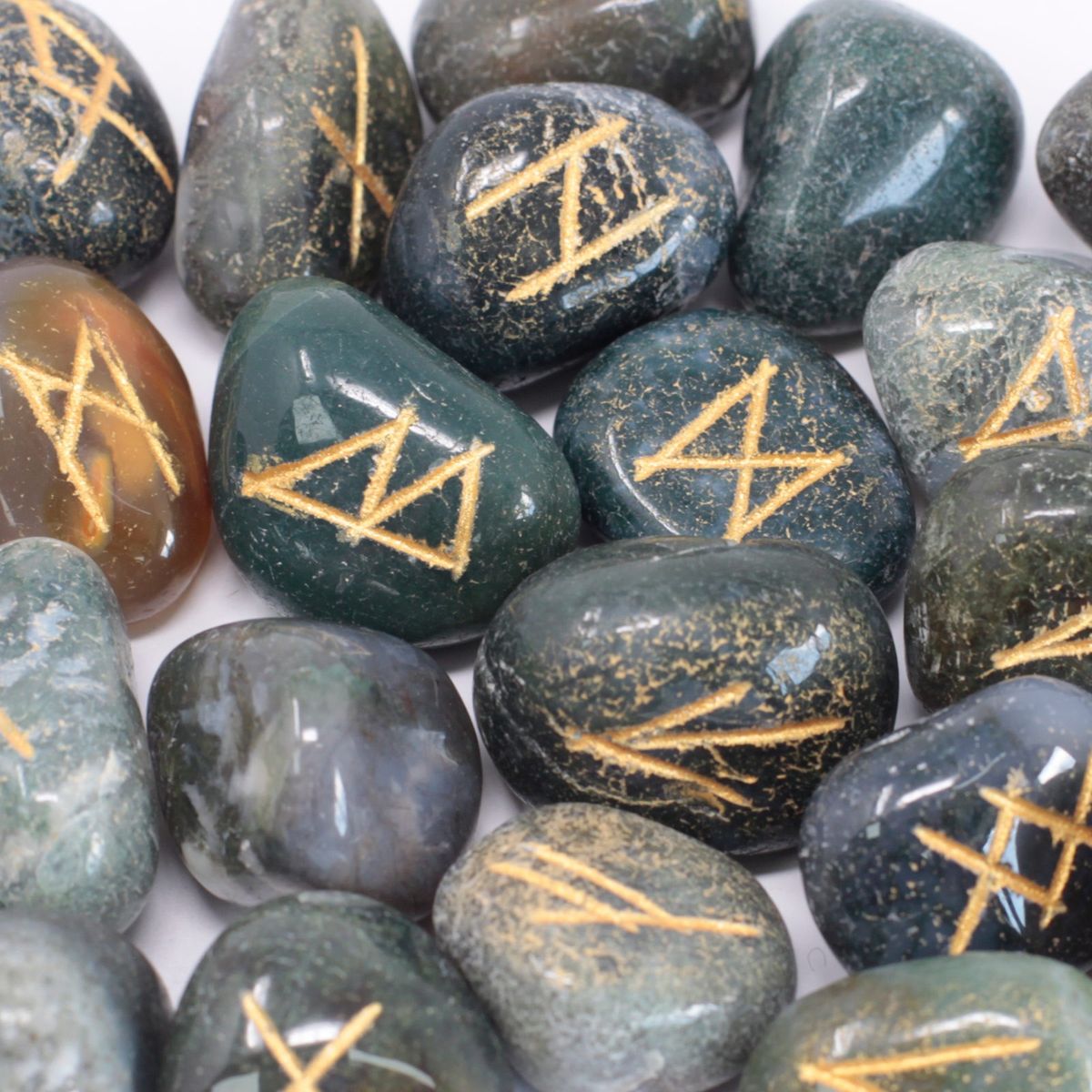 Rune Stone Set in Pouch – Moss Agate