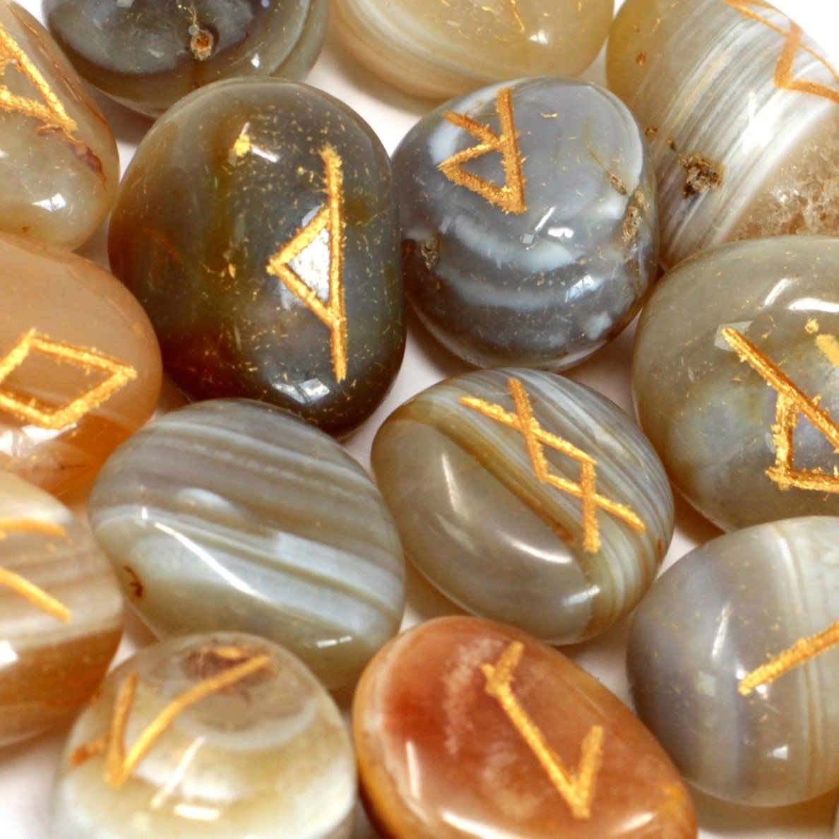 Rune Stone Set in Pouch – Banded Agate