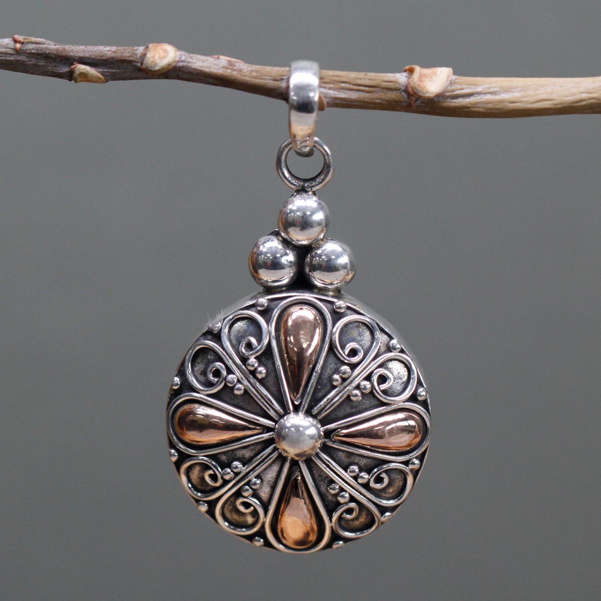 Silver & Gold Pendant – Classic Round