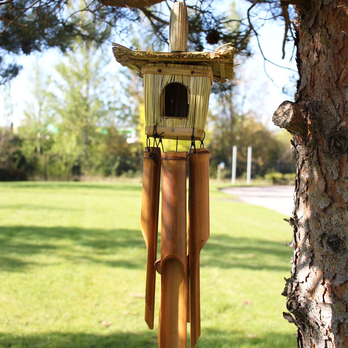 Square Seagrass Bird Box with Chimes – 49x15cm