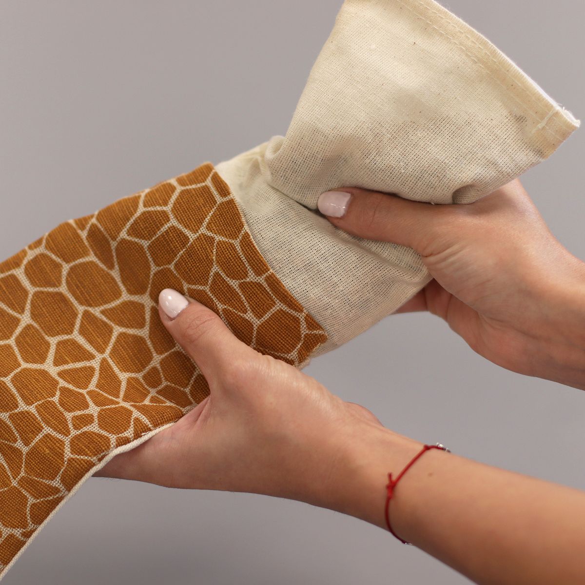 Lavender Cotton & Juco Eye Pillow in Gift Box – Madagascar Giraffe