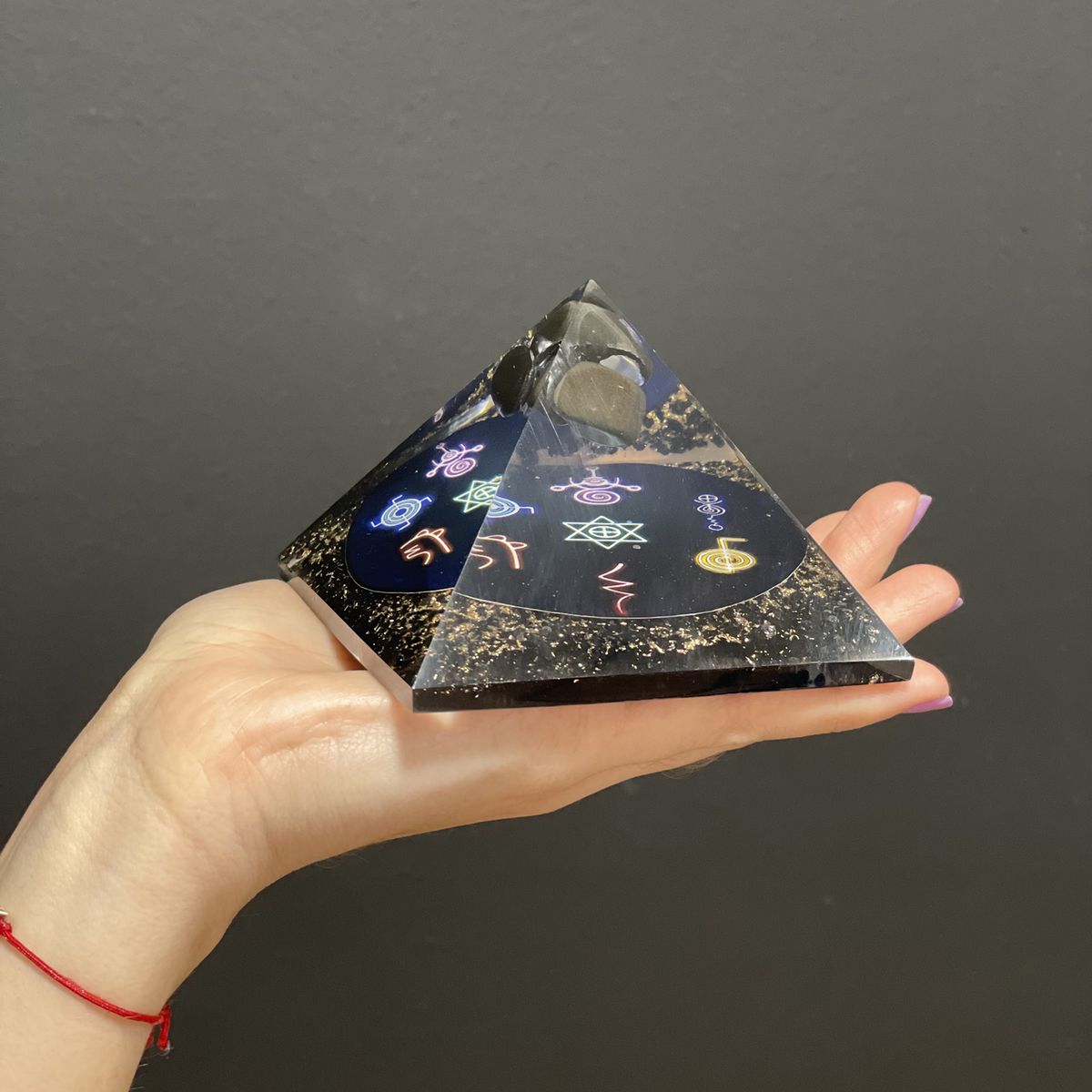 Orgonite Pyramid – Midnight Reiki, 90mm