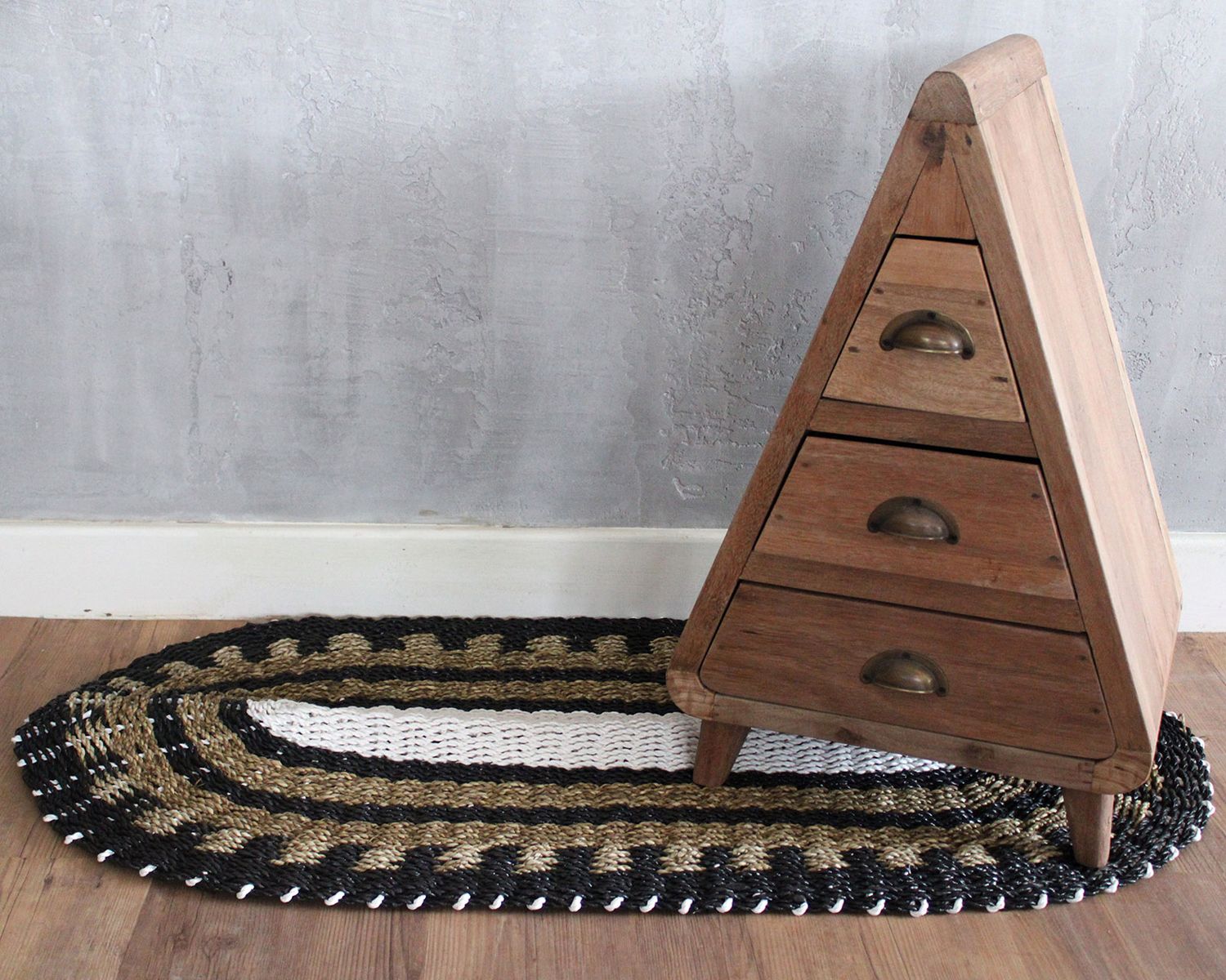 Classic Oval Seagrass Rug – Black, White & Tan, 60x120cm