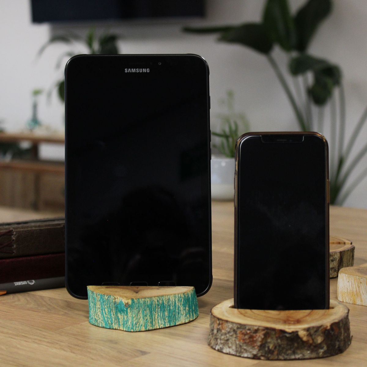 Gamal Wood Phone Holder – Greenwash, Large