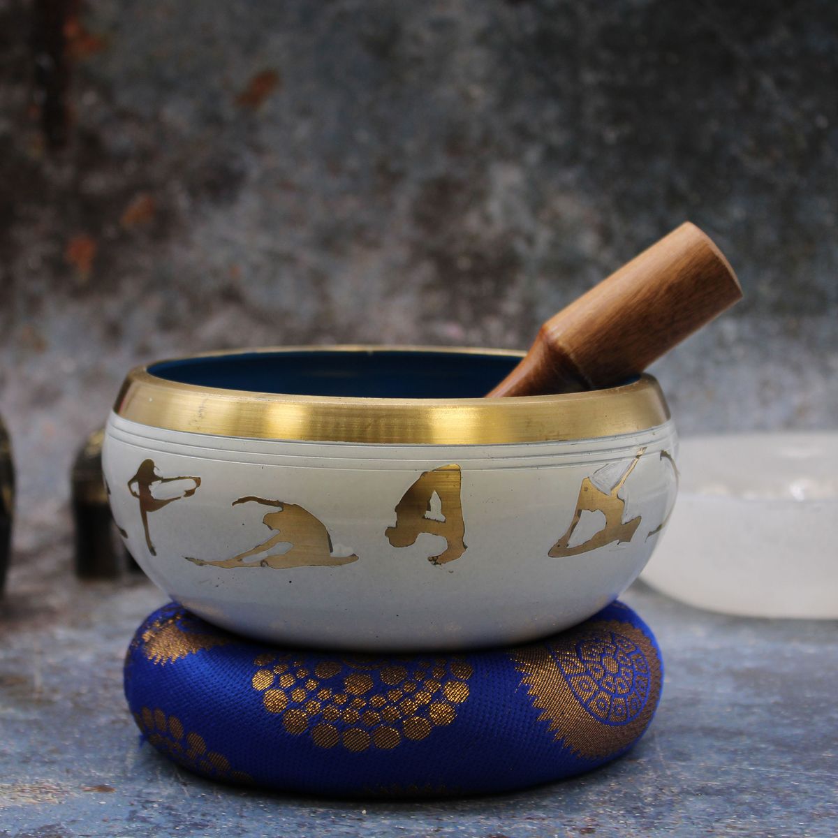 Yoga Moves Singing Bowl Set – White & Blue, 14cm