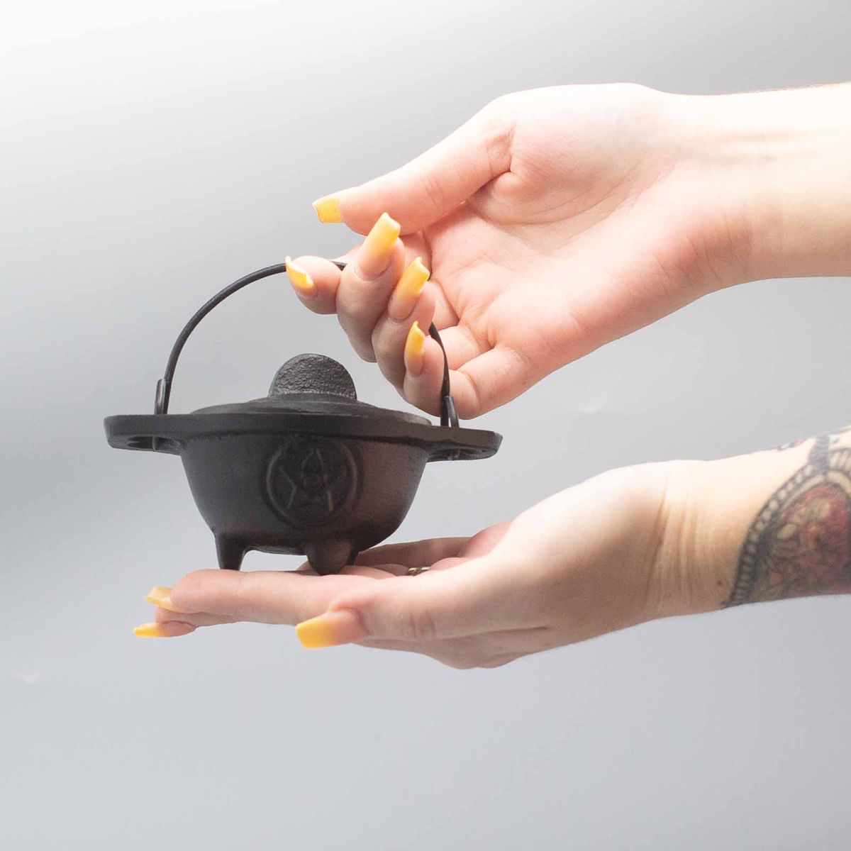 Cast Iron Cauldron with Pentagram – Small, 5 x 9cm