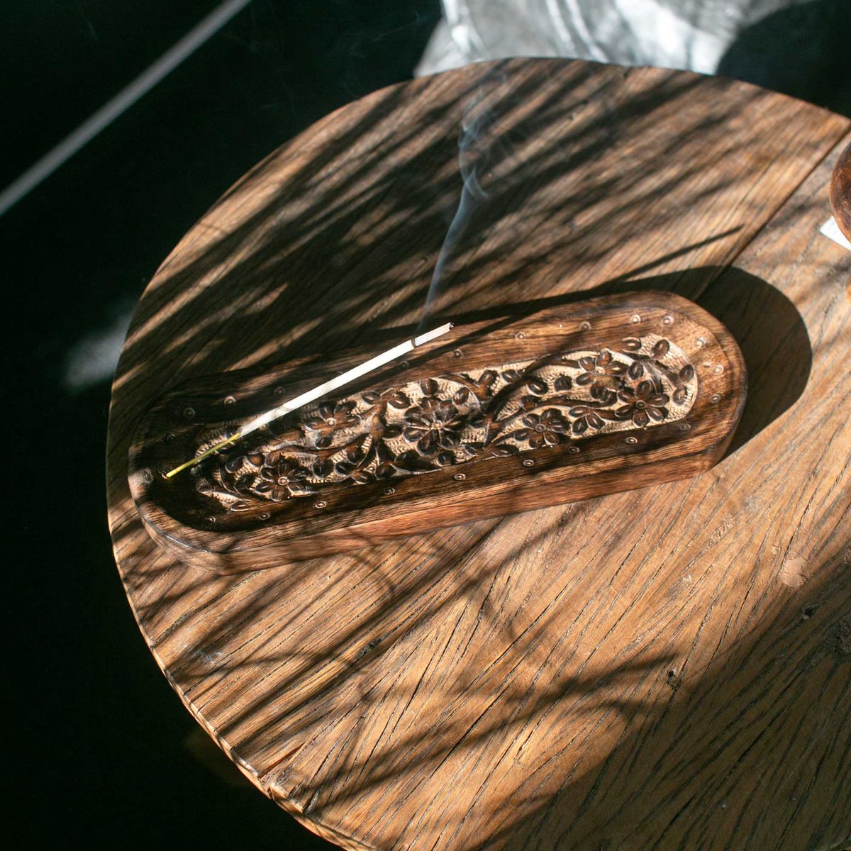 Large Mango Wood Incense Tray – Flower Design, 30x10cm