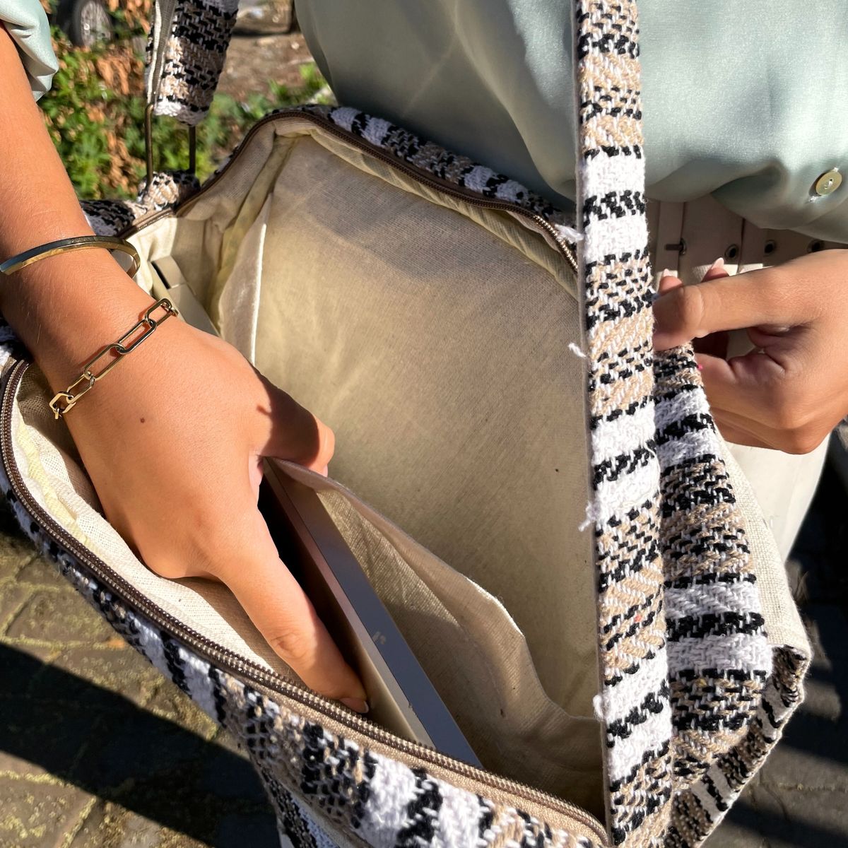 Soft Banjar Laptop Bag – Cream & Grey