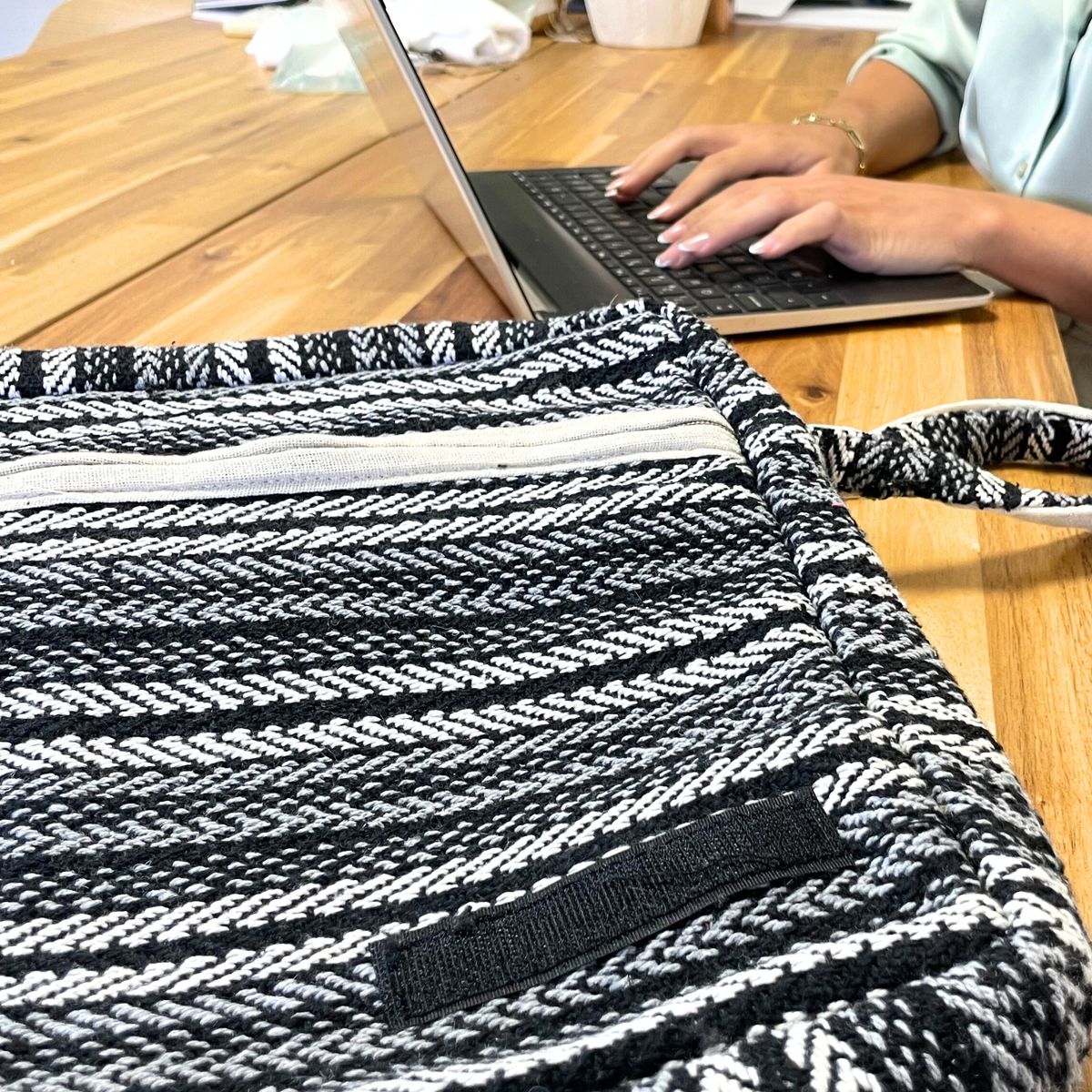 Soft Banjar Laptop Bag – Grey Stripes