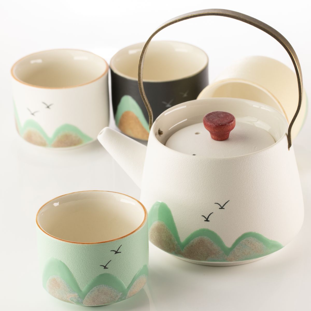 Thousand Miles Tea Set – Four Cups, Ceremonial Cloth & Bamboo Grip