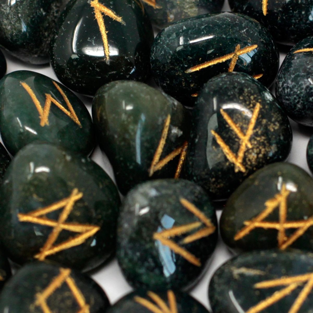 Rune Stone Set in Pouch – Bloodstone