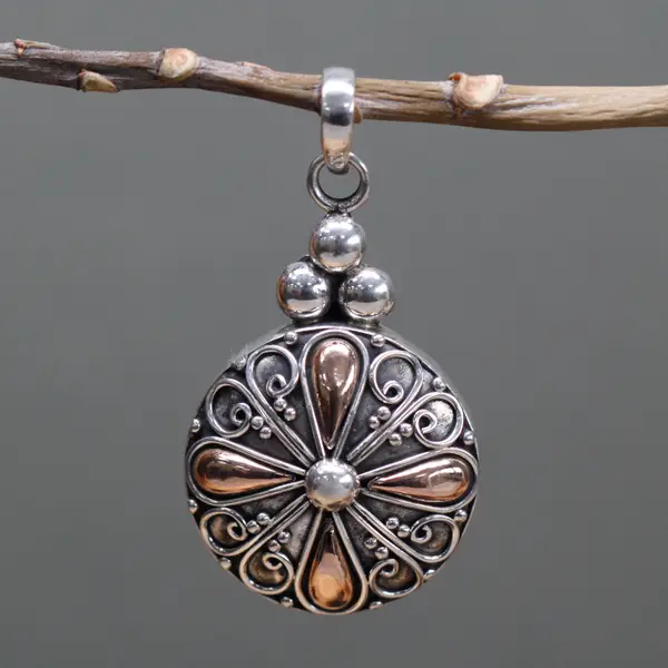 Silver & Gold Pendant – Classic Round