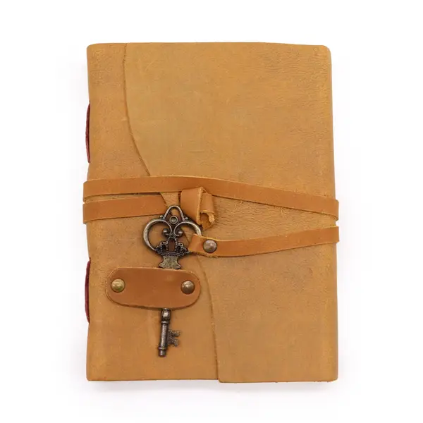 Oiled Tan Leather Journal with Key – 200 Pages, 13x18cm